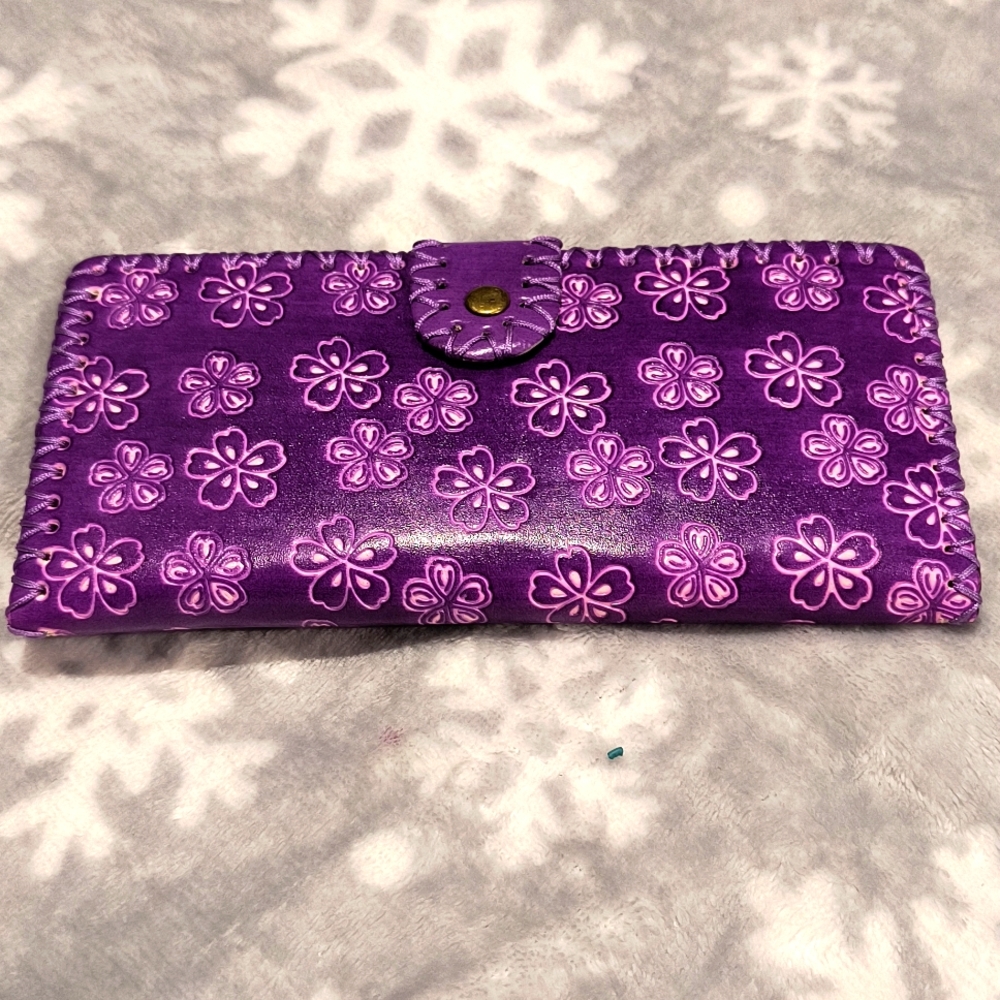 Handcrafted Wallet, 10 card slots, 2 long pockets, external zip